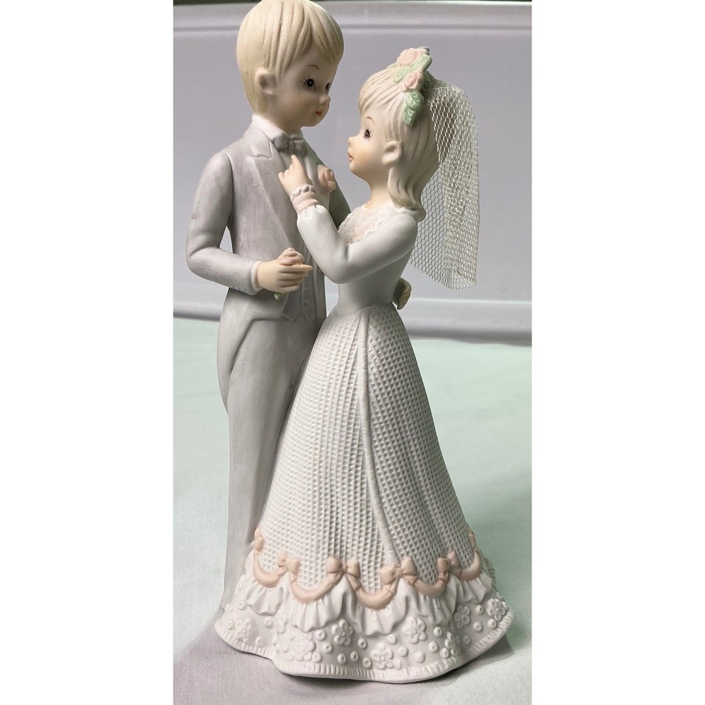 Enesco Precious Moments Bride Groom Porcelain Wedding Music Box 8in